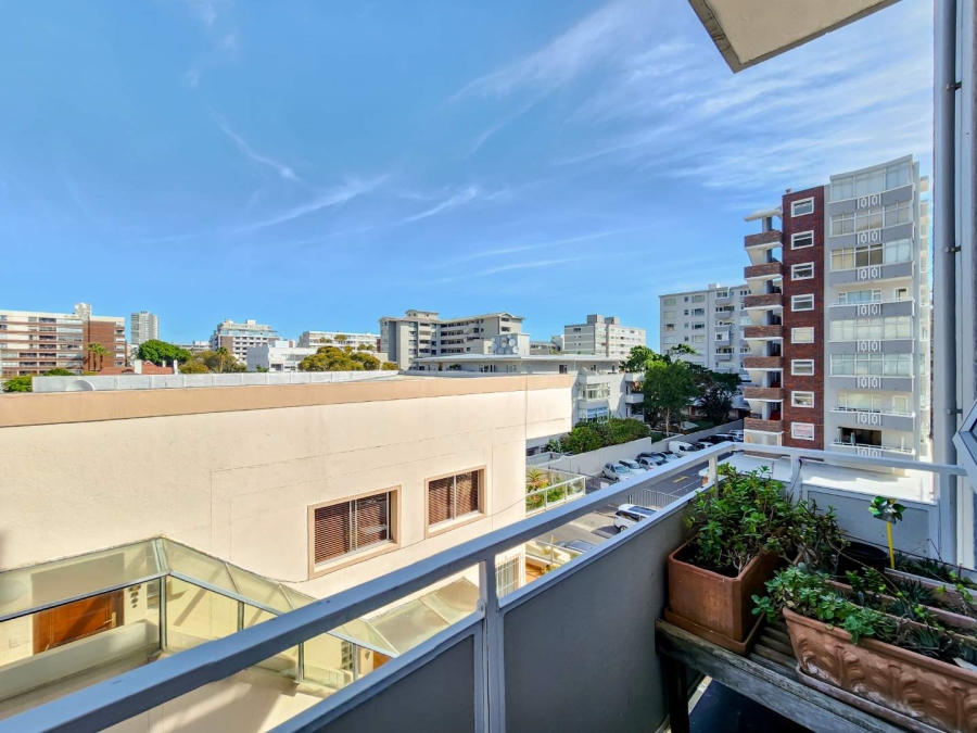 2 Bedroom Property for Sale in Sea Point Western Cape